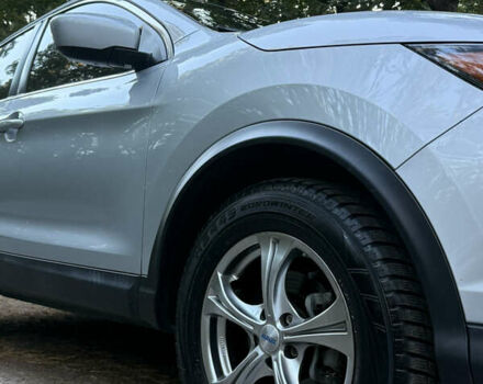 Серый Ниссан Rogue Sport, объемом двигателя 2 л и пробегом 164 тыс. км за 13900 $, фото 4 на Automoto.ua