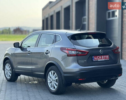 Серый Ниссан Rogue Sport, объемом двигателя 2 л и пробегом 131 тыс. км за 14800 $, фото 5 на Automoto.ua