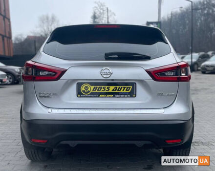 Сірий Ніссан Rogue Sport, об'ємом двигуна 2 л та пробігом 101 тис. км за 19500 $, фото 4 на Automoto.ua