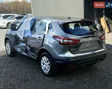 Серый Ниссан Rogue Sport, объемом двигателя 2 л и пробегом 119 тыс. км за 10900 $, фото 4 на Automoto.ua