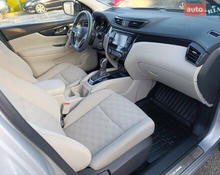 Серый Ниссан Rogue Sport, объемом двигателя 2 л и пробегом 85 тыс. км за 15450 $, фото 33 на Automoto.ua