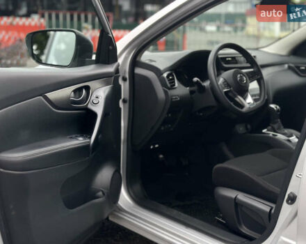 Серый Ниссан Rogue Sport, объемом двигателя 2 л и пробегом 74 тыс. км за 16500 $, фото 7 на Automoto.ua