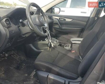 Серый Ниссан Rogue Sport, объемом двигателя 2 л и пробегом 119 тыс. км за 11950 $, фото 9 на Automoto.ua