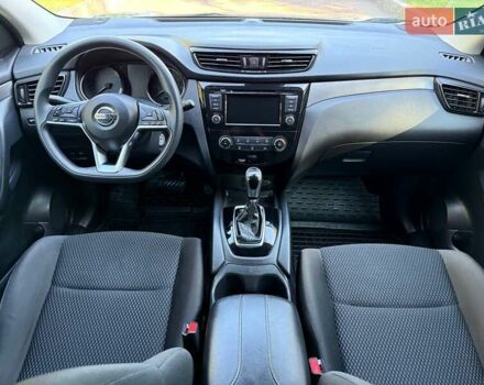 Серый Ниссан Rogue Sport, объемом двигателя 2 л и пробегом 68 тыс. км за 16600 $, фото 4 на Automoto.ua