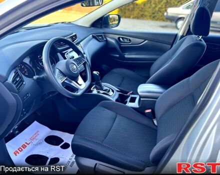 Серый Ниссан Rogue Sport, объемом двигателя 20 л и пробегом 72 тыс. км за 15300 $, фото 5 на Automoto.ua