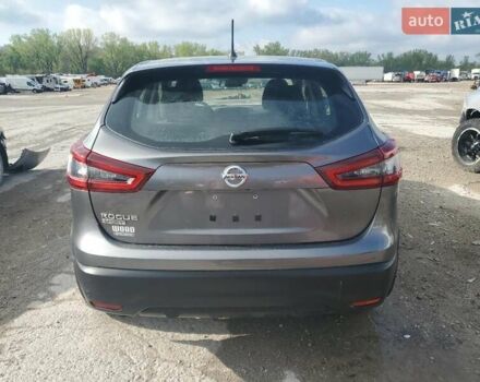 Серый Ниссан Rogue Sport, объемом двигателя 2 л и пробегом 119 тыс. км за 11950 $, фото 4 на Automoto.ua