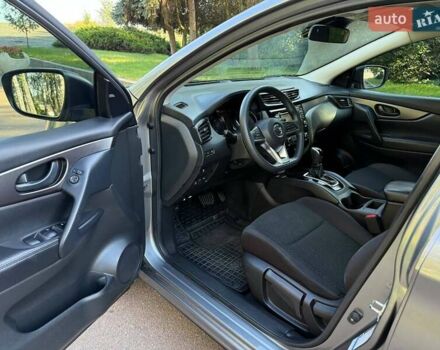 Серый Ниссан Rogue Sport, объемом двигателя 2 л и пробегом 68 тыс. км за 16600 $, фото 3 на Automoto.ua