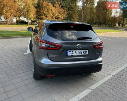 Серый Ниссан Rogue Sport, объемом двигателя 2 л и пробегом 120 тыс. км за 15900 $, фото 3 на Automoto.ua