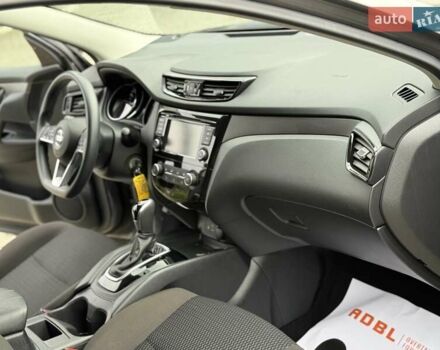 Серый Ниссан Rogue Sport, объемом двигателя 2 л и пробегом 93 тыс. км за 15999 $, фото 67 на Automoto.ua