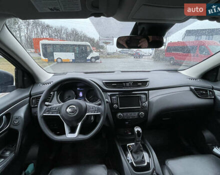 Серый Ниссан Rogue Sport, объемом двигателя 2 л и пробегом 28 тыс. км за 19000 $, фото 7 на Automoto.ua