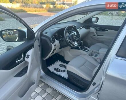 Серый Ниссан Rogue Sport, объемом двигателя 2 л и пробегом 39 тыс. км за 17500 $, фото 4 на Automoto.ua