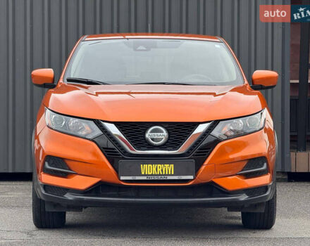 Оранжевый Ниссан Rogue Sport, объемом двигателя 2 л и пробегом 83 тыс. км за 17900 $, фото 4 на Automoto.ua