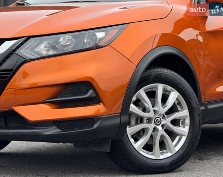Оранжевый Ниссан Rogue Sport, объемом двигателя 2 л и пробегом 83 тыс. км за 17900 $, фото 2 на Automoto.ua