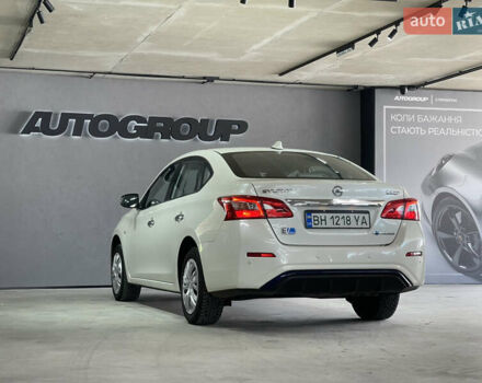 Белый Ниссан Sylphy, объемом двигателя 0 л и пробегом 95 тыс. км за 11699 $, фото 4 на Automoto.ua