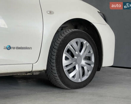 Белый Ниссан Sylphy, объемом двигателя 0 л и пробегом 95 тыс. км за 11699 $, фото 2 на Automoto.ua