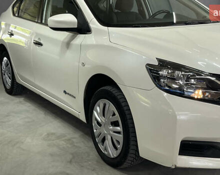 Белый Ниссан Sylphy, объемом двигателя 0 л и пробегом 95 тыс. км за 11699 $, фото 3 на Automoto.ua