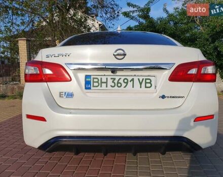 Белый Ниссан Sylphy, объемом двигателя 0 л и пробегом 75 тыс. км за 12200 $, фото 2 на Automoto.ua