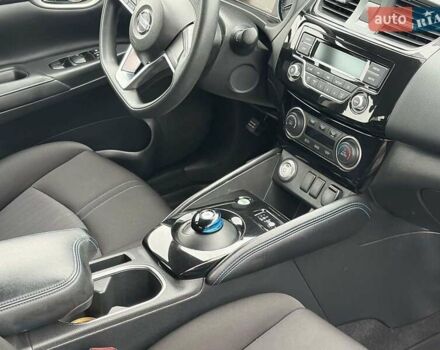 Черный Ниссан Sylphy, объемом двигателя 0 л и пробегом 50 тыс. км за 13200 $, фото 3 на Automoto.ua