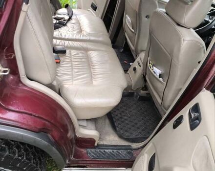 Красный Ниссан Terrano II, объемом двигателя 3 л и пробегом 274 тыс. км за 4300 $, фото 5 на Automoto.ua