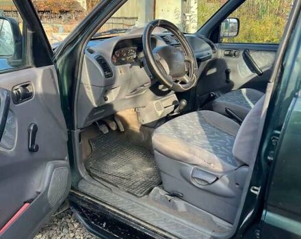 Зеленый Ниссан Terrano II, объемом двигателя 2.39 л и пробегом 275 тыс. км за 4800 $, фото 4 на Automoto.ua