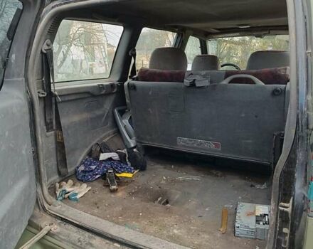 Зеленый Ниссан Terrano II, объемом двигателя 2.7 л и пробегом 327 тыс. км за 2400 $, фото 3 на Automoto.ua