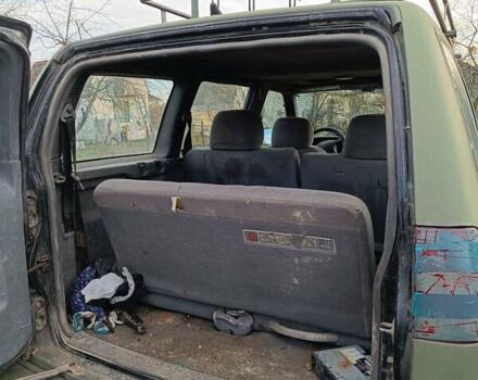 Зеленый Ниссан Terrano II, объемом двигателя 2.7 л и пробегом 327 тыс. км за 2400 $, фото 4 на Automoto.ua