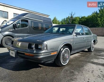 Сірий Олдсмобіль Cutlass Ciera, об'ємом двигуна 3.8 л та пробігом 93 тис. км за 10000 $, фото 2 на Automoto.ua