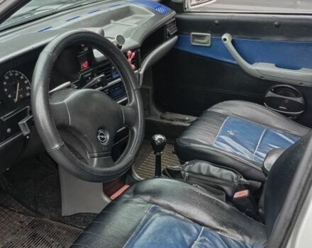 Сірий Опель Адам, об'ємом двигуна 1.3 л та пробігом 200 тис. км за 1250 $, фото 4 на Automoto.ua