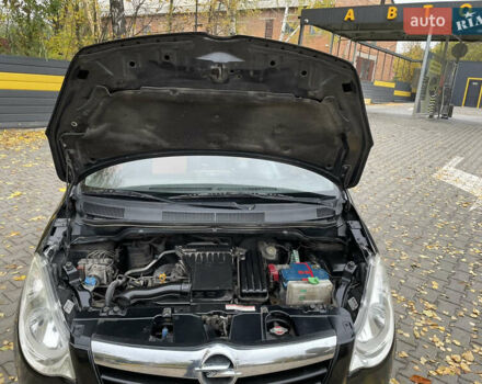 Черный Опель Агила, объемом двигателя 1.2 л и пробегом 195 тыс. км за 3999 $, фото 1 на Automoto.ua