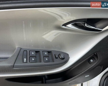 Белый Опель Ампера, объемом двигателя 1.4 л и пробегом 202 тыс. км за 9900 $, фото 47 на Automoto.ua