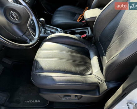 Білий Опель Антара, об'ємом двигуна 2.2 л та пробігом 130 тис. км за 10900 $, фото 17 на Automoto.ua