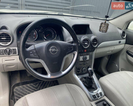 Белый Опель Антара, объемом двигателя 2.23 л и пробегом 181 тыс. км за 9500 $, фото 4 на Automoto.ua