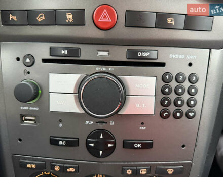 Черный Опель Антара, объемом двигателя 1.99 л и пробегом 226 тыс. км за 8500 $, фото 53 на Automoto.ua