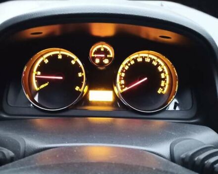 Сірий Опель Антара, об'ємом двигуна 1.99 л та пробігом 243 тис. км за 8000 $, фото 6 на Automoto.ua