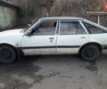 Белый Опель Аскона, объемом двигателя 1.6 л и пробегом 300 тыс. км за 800 $, фото 1 на Automoto.ua