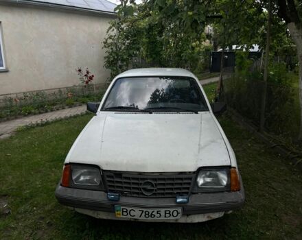 Белый Опель Аскона, объемом двигателя 1.8 л и пробегом 3 тыс. км за 700 $, фото 4 на Automoto.ua