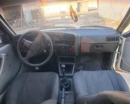 Белый Опель Аскона, объемом двигателя 1.6 л и пробегом 250 тыс. км за 1100 $, фото 8 на Automoto.ua