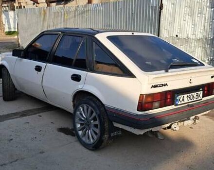 Белый Опель Аскона, объемом двигателя 1.6 л и пробегом 250 тыс. км за 1100 $, фото 2 на Automoto.ua