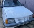 Белый Опель Аскона, объемом двигателя 1.6 л и пробегом 3 тыс. км за 500 $, фото 1 на Automoto.ua