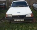 Опель Аскона 1987 в Коломые на Automoto.ua Белый Опель Аскона, объемом двигателя 8 л и пробегом 200 тыс. км за 900 $, фото 4 на Automoto.ua