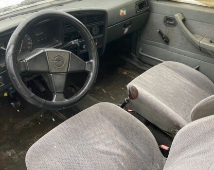 Білий Опель Аскона, об'ємом двигуна 1.6 л та пробігом 200 тис. км за 319 $, фото 5 на Automoto.ua