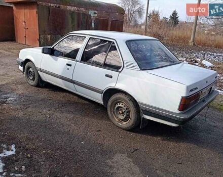 Белый Опель Аскона, объемом двигателя 1.8 л и пробегом 200 тыс. км за 1550 $, фото 2 на Automoto.ua