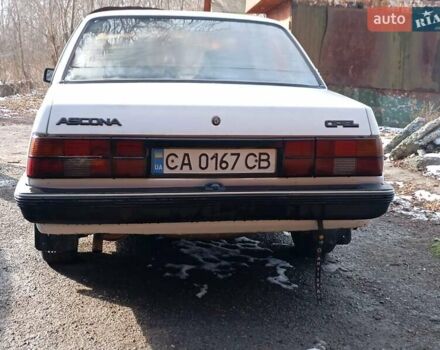 Белый Опель Аскона, объемом двигателя 1.8 л и пробегом 200 тыс. км за 1550 $, фото 1 на Automoto.ua