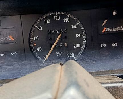 Белый Опель Аскона, объемом двигателя 1.6 л и пробегом 0 тыс. км за 1000 $, фото 2 на Automoto.ua