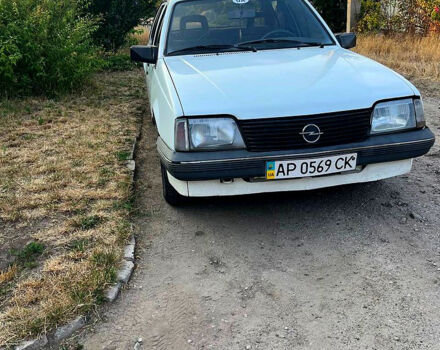 Белый Опель Аскона, объемом двигателя 1.6 л и пробегом 0 тыс. км за 1200 $, фото 1 на Automoto.ua