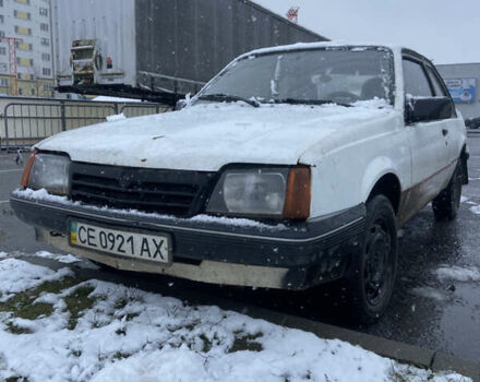 Белый Опель Аскона, объемом двигателя 1.6 л и пробегом 200 тыс. км за 299 $, фото 1 на Automoto.ua