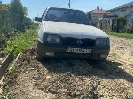 Белый Опель Аскона, объемом двигателя 1.6 л и пробегом 2 тыс. км за 750 $, фото 1 на Automoto.ua