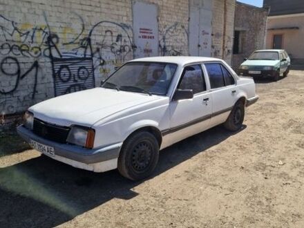 Белый Опель Аскона, объемом двигателя 1.6 л и пробегом 400 тыс. км за 1100 $, фото 1 на Automoto.ua