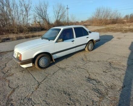 Білий Опель Аскона, об'ємом двигуна 1.6 л та пробігом 300 тис. км за 2000 $, фото 1 на Automoto.ua