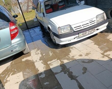 Білий Опель Аскона, об'ємом двигуна 1 л та пробігом 398 тис. км за 850 $, фото 1 на Automoto.ua